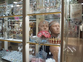 Jede kann hier Prinzessin sein. Mit Plastik aus Shenzhen