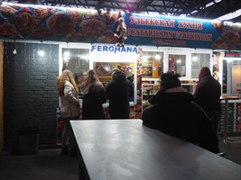 Vera und Bob wollen sich unbedingt etwas beim Usbeken einwerfen