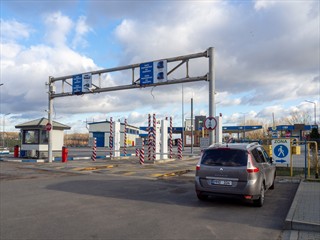 Diese Grenzstation ist der eigentlichen Grenze etwas vorgelagert... Warum auch immer das so ist