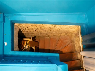 Geheimer Abgang. Oder Schuttgrube?