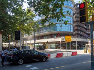 Das Parkhaus gegenüber ist durch die Baustelle geschlossen
